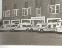 Ambulances voor de deur op de Bootmanszij (Meerplein)